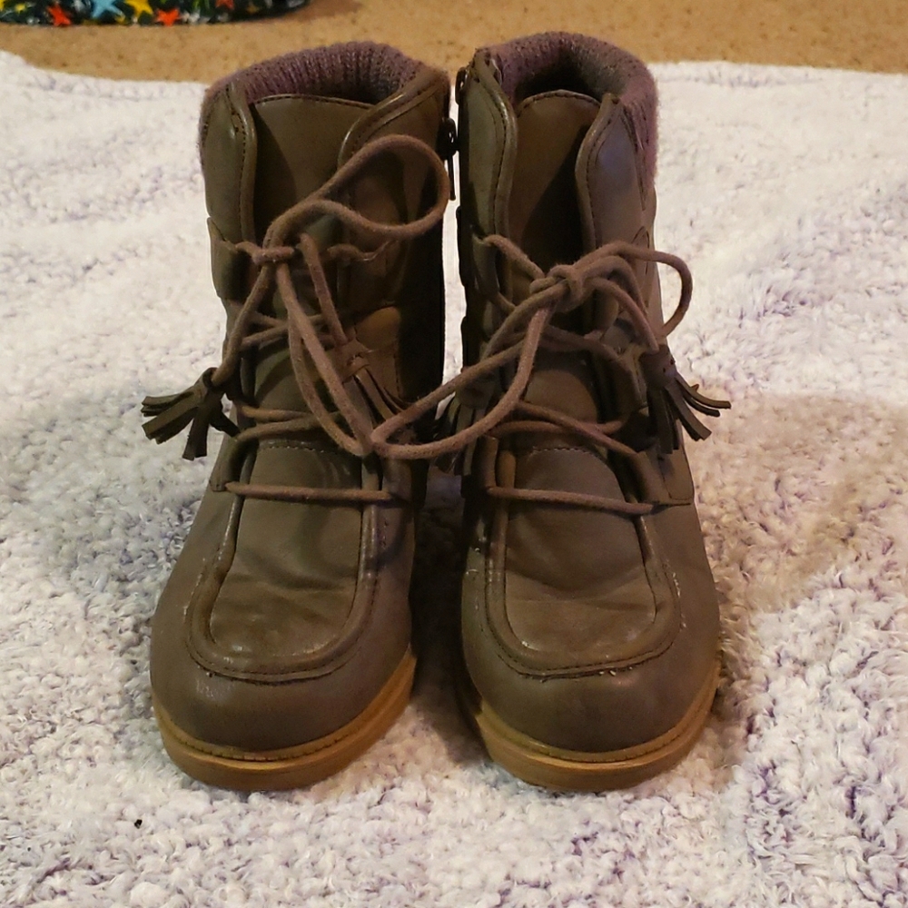 Brown comfy boots